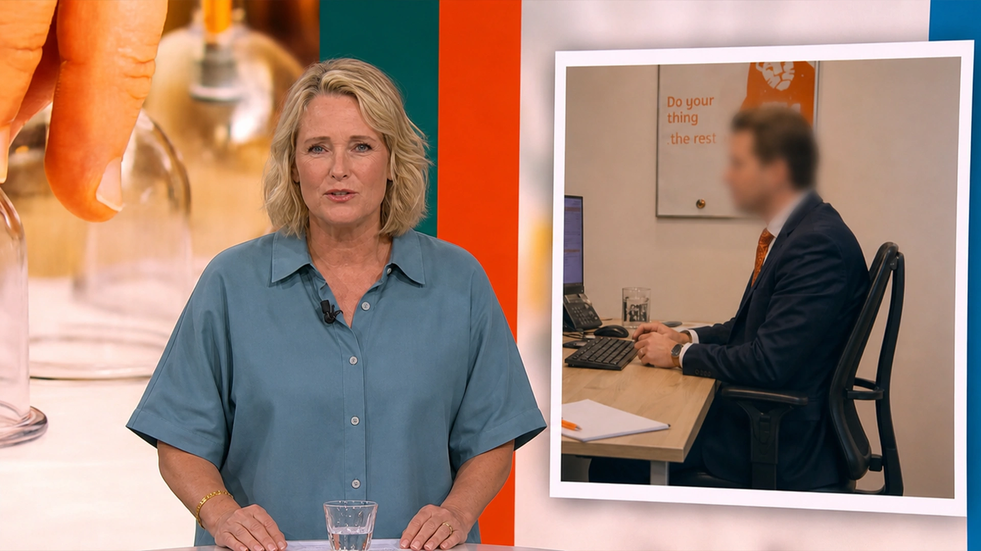 Antoinette Hertsenberg in de Radar-studio tijdens het vertonen van de opname. (Beeld: Radar / AVROTROS)